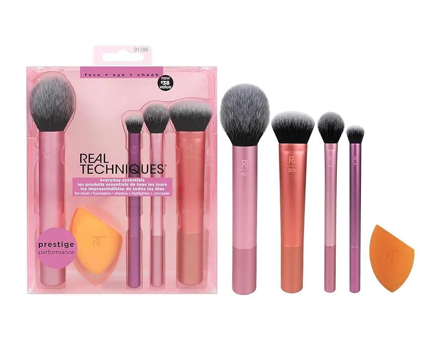 Real Techniques Everyday Essentials Makeup Brush Kit - 5pc_*  EVERYDAY ESSENTIALS   FOR BLUSH + FOUNDATION  + SHADOW + HIGHLIGHTER + CONCEALER   FACE + EYE + CHEEK   ORIGINAL BRUSH KIT   BARCODE SCAN   SOFT & SMOOT BRUSH   R.s 3500/=